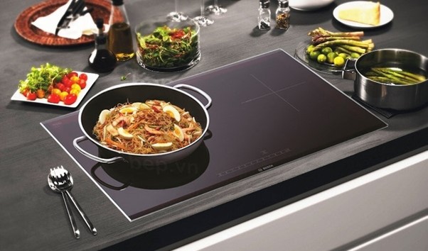 Bếp từ Bosch có bảng điều khiển cảm ứng nhạy bén, dễ dàng thao tác và sử dụng