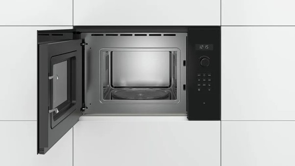 Lò vi sóng Bosch âm tủ giúp tiết kiệm không gian và tạo được sự hài hòa về mặt thẩm mỹ trong không gian bếp